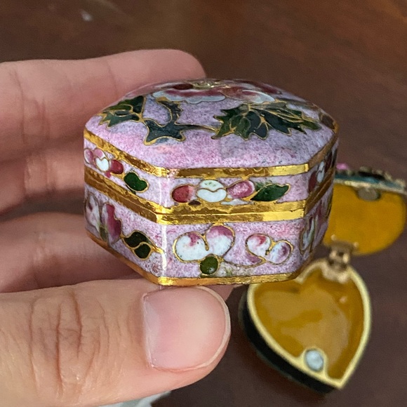 Small Trinket Collection Decor - Picture 4 of 13